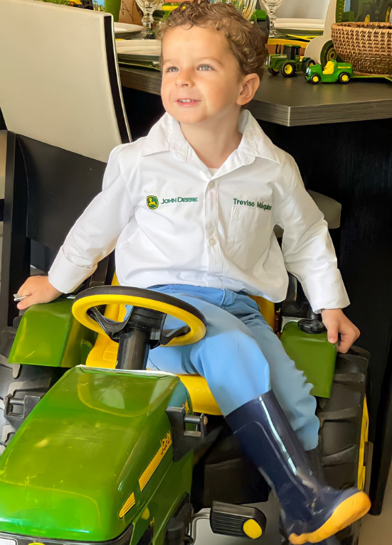 Fã Mirim Treviso Máquinas, Comemora Seu Aniversário no Estilo John Deere.