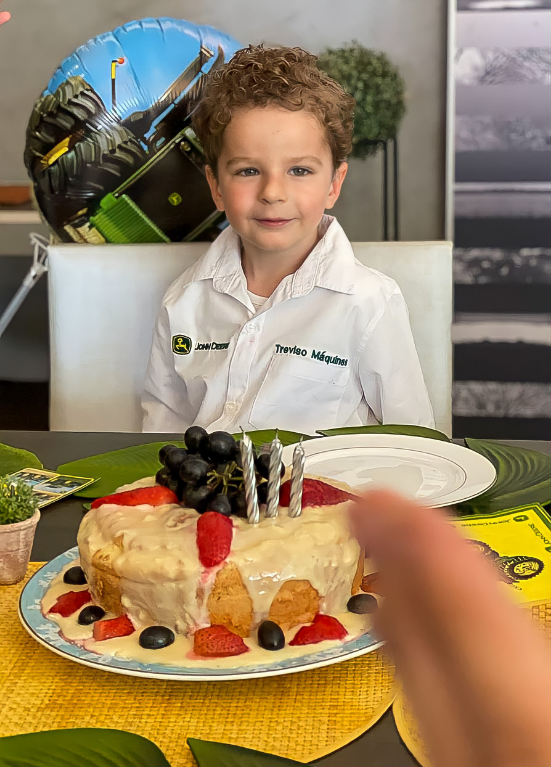 Fã Mirim Treviso Máquinas, Comemora Seu Aniversário no Estilo John Deere.