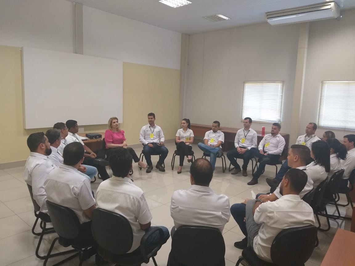 Com o objetivo de elevar a performance humana e promover as mudanças necessárias para o crescimento individual que repercute no coletivo, a Treviso Máquinas recebeu a Coach Juliana Godoy, em sua matriz em Contagem (MG), que junto dos gestores e líderes da organização, iniciou um processo de Desenvolvimento Humano in Company, tendo o crescimento organizacional e de pessoas como foco.