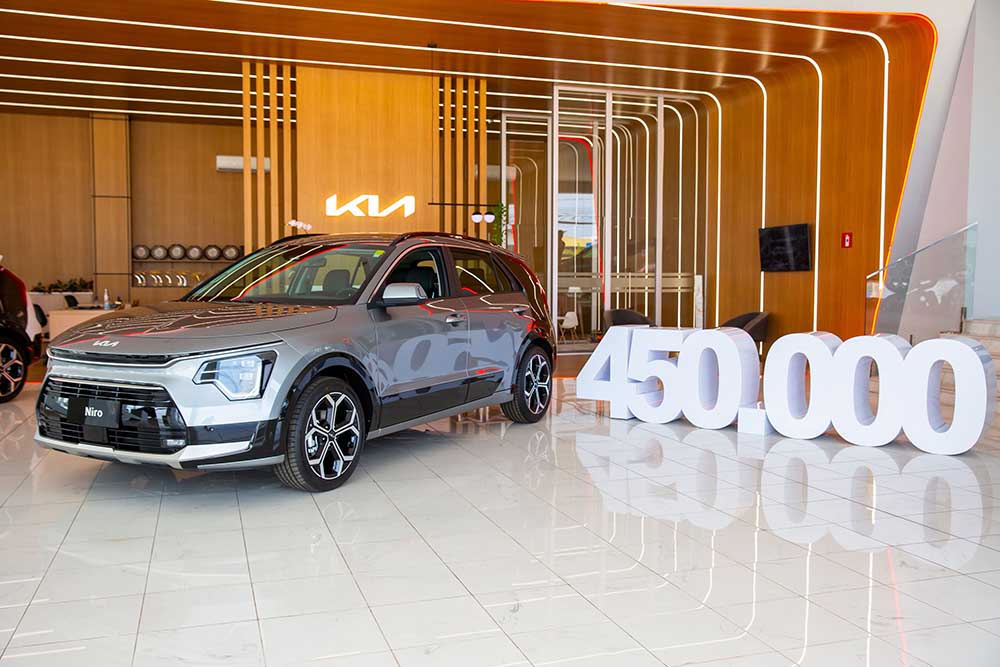 TRINTA ANOS E 450 MIL CARROS VENDIDOS TRINTA ANOS E 450 MIL CARROS VENDIDOS